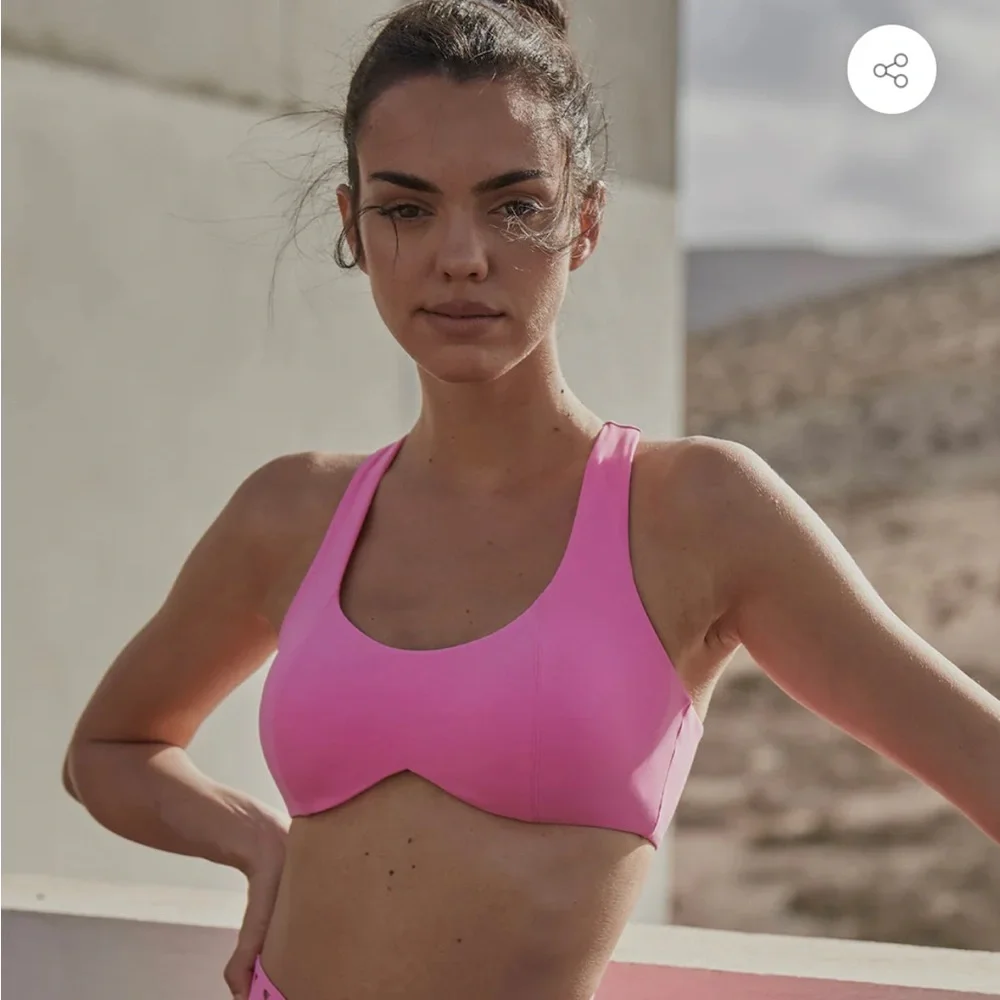 WISKII Vibrant Pink Leggings + Bra Set - Picture 4 of 8